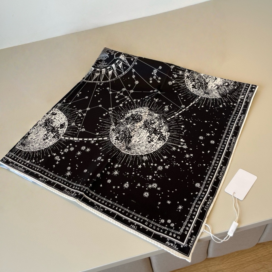 Luxury Women's Silk Scarves Zo - Luxury Bags And Accessories 评论和价格