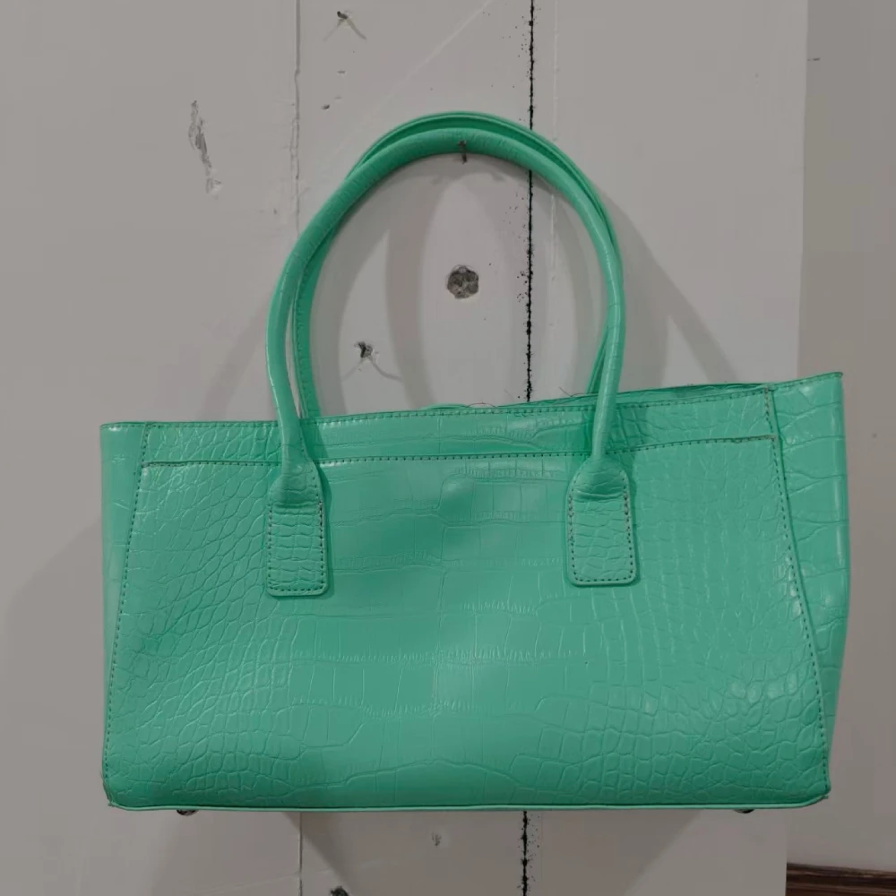 Crocodile Grain Embossed Top H - Luxury Bags Coach 评论和价格
