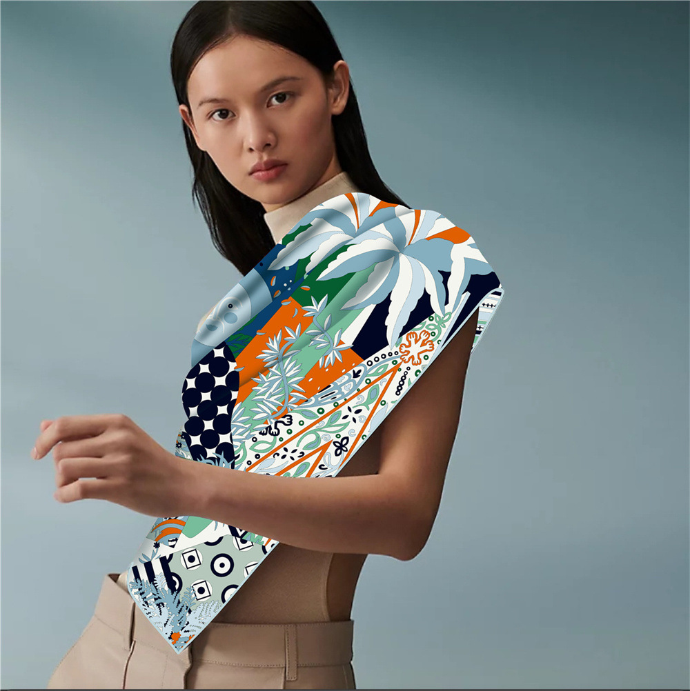 Vintage Women Silk Scarf Trian - Luxury Bags And Accessories 评论和价格